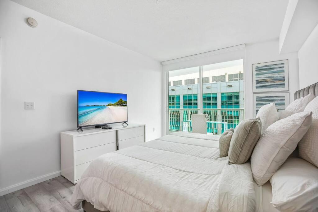 Amazing Penthouse In Beautiful Brickell 42 Floor!! Free Garage Parking *